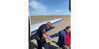 공항서 체포된 알르투르 파울로스키 목사, 미국인들에게 경고: ‘다음은 당신이다’