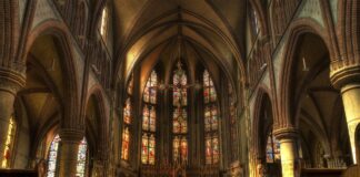 英 성공회 복음주의자들 “동성 커플 축복 권면은 불법적” Inside a church