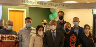 조스 테이블 카페 스쿼미시 퀘스트 대학 도서관에 오픈