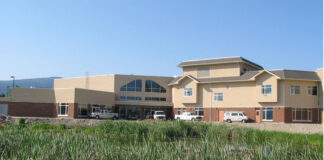 Kelowna의 두 개의 기독교 학교 하나 된다