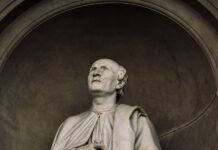 하나님의 나라는 어디에 있는가?_칸트의 하나님 나라 이해 close up photo of a concrete statue