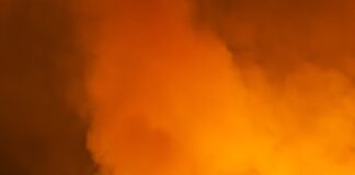 온타리오한인교회협의회 고국 산불 헌금 전달 intense wildfire blaze illuminating night in california