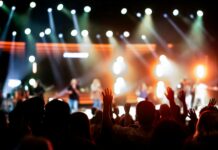 온라인 예배의 한계, 교회는 다시 모이고 있다 vibrant concert audience with stage lights