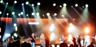 온라인 예배의 한계, 교회는 다시 모이고 있다 vibrant concert audience with stage lights