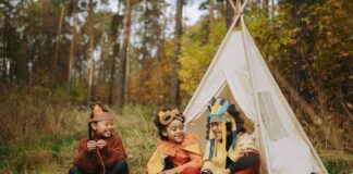 “기독교인들의 할로윈 참여… 예수님 속이는 일” wood man suit couple