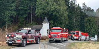 B.C주 북서부의 작은 예배당 의심스러운 화재로 손상