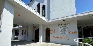 세인트 피터스 로마 카톨릭 교회에 대한 무차별적인 파손 행위 계속 이어져